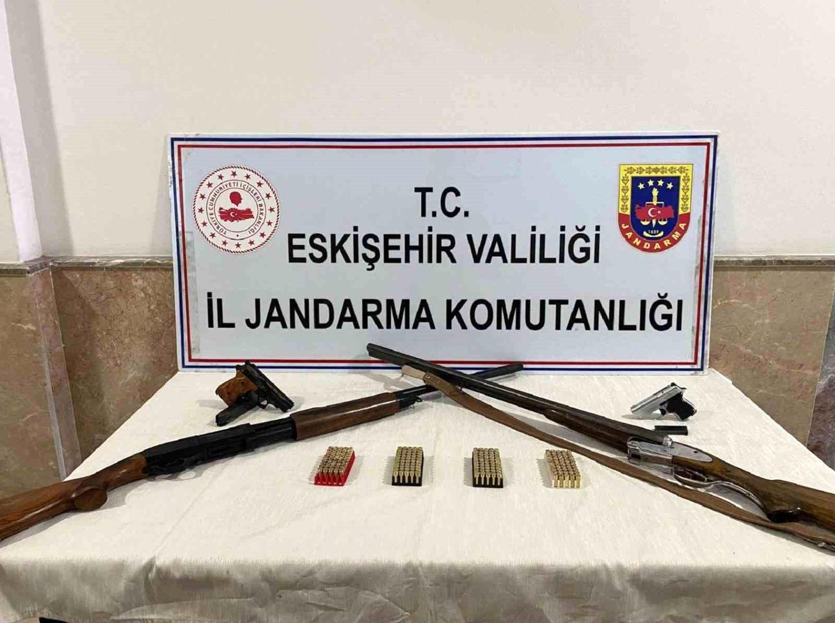Eskişehir\'de Ruhsatsız Silah Ele Geçirildi