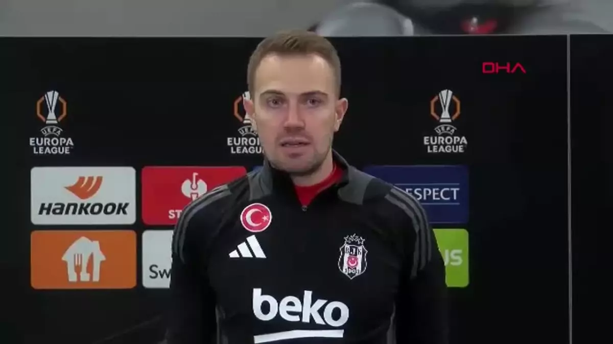 Mert Günok: \'Amacım futbolu Beşiktaş\'ta bırakmak\'