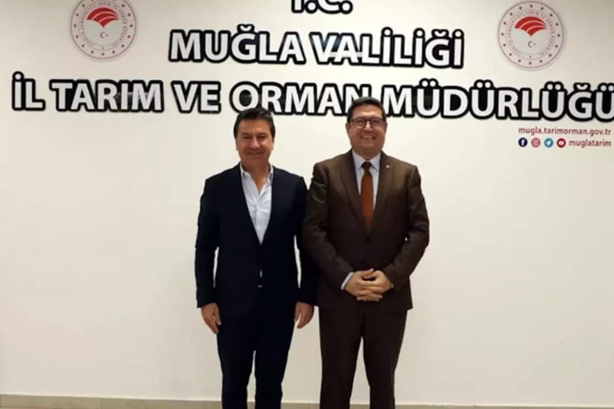 \'CHP\'li Başkan ile fotoğraf paylaşan il müdürü görevden alındı\' iddiası