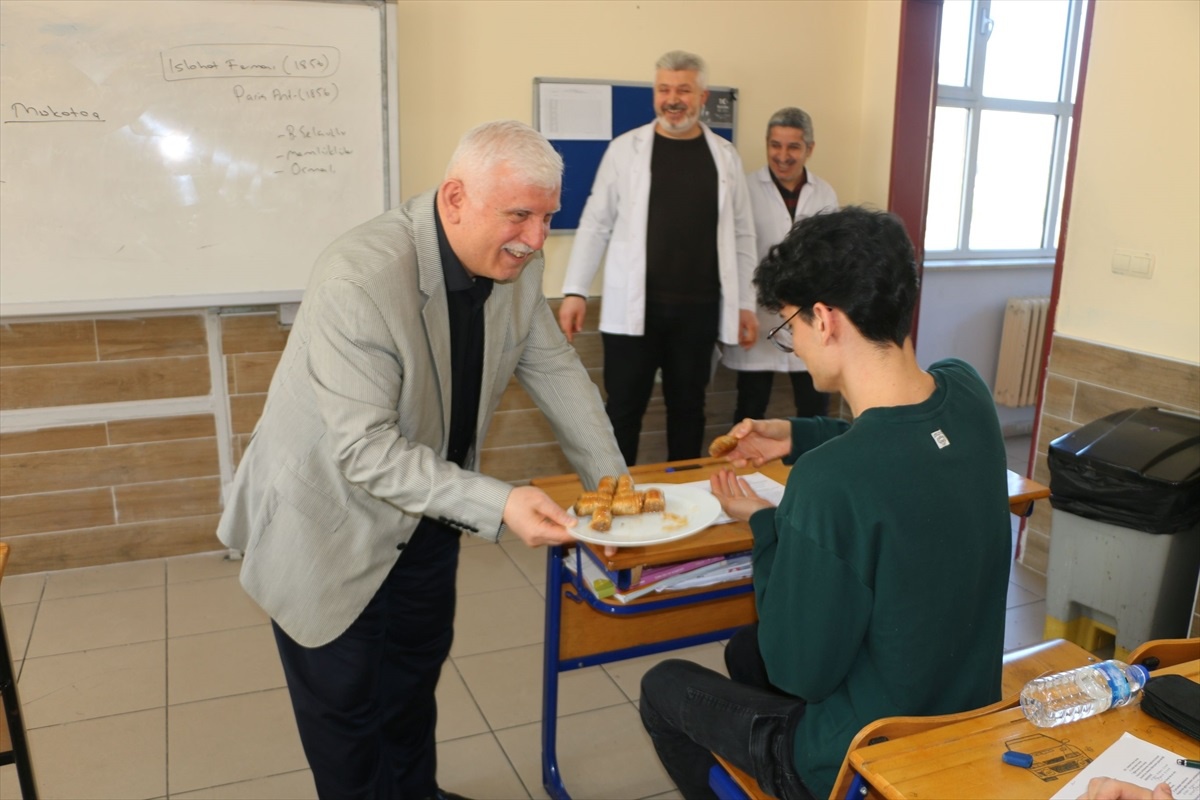 Kabahasanoğlu\'ndan Öğrencilere Destek Ziyareti