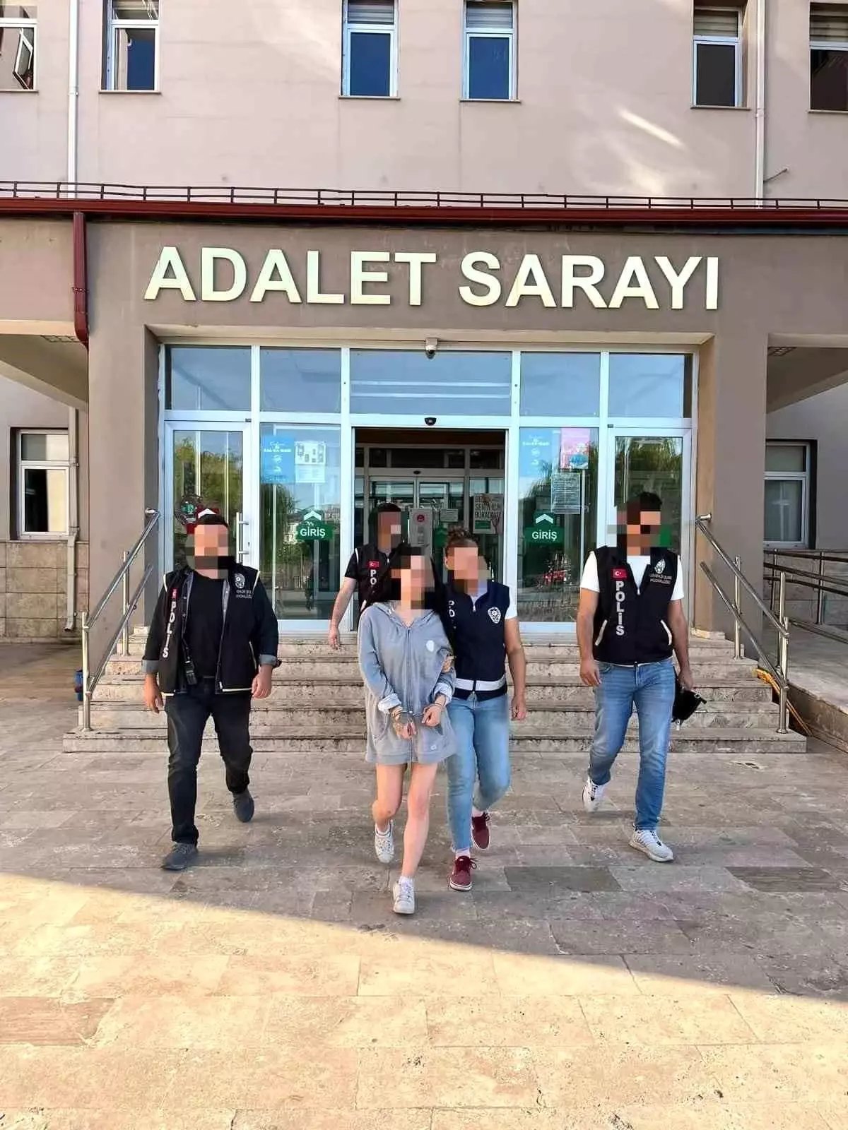 Hakaret Cezaevinde, Özdağ Destekçisi Oldu