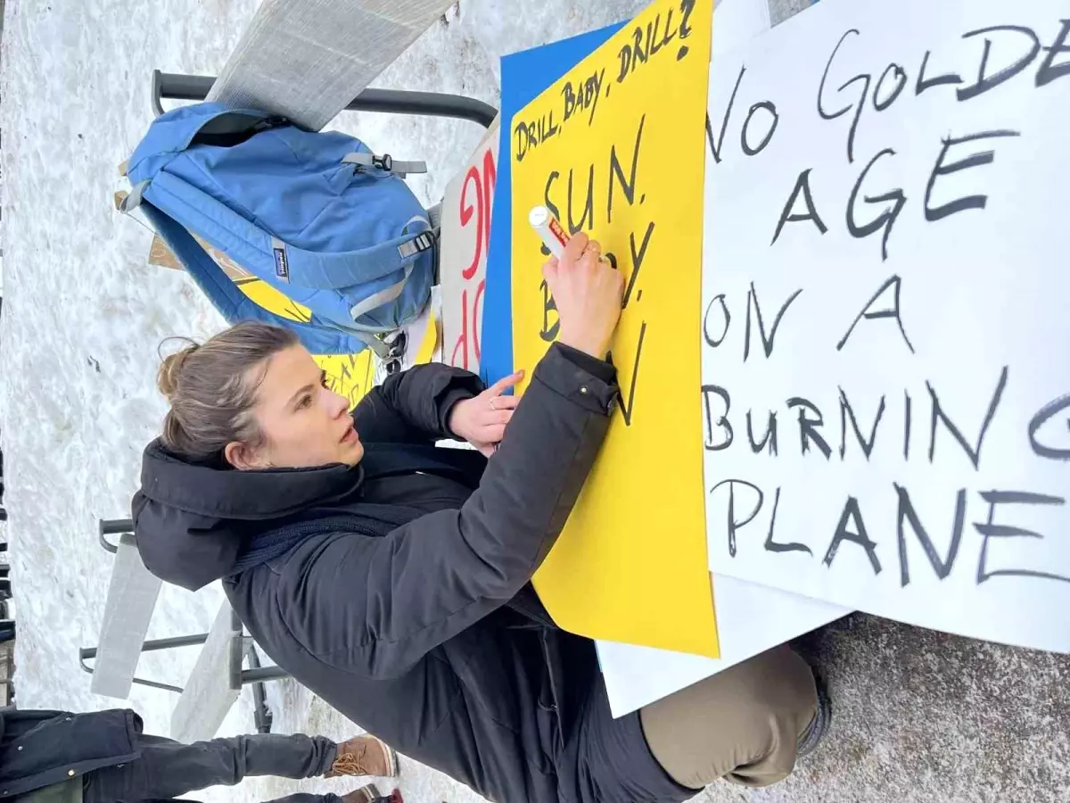 Davos\'ta Çevre Aktivistlerinden Protesto