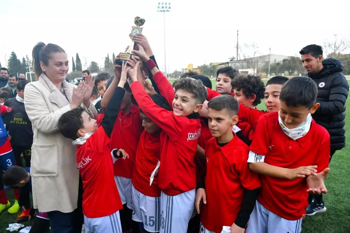 U11 Manisa Cup şampiyonu Turgutlu\'dan