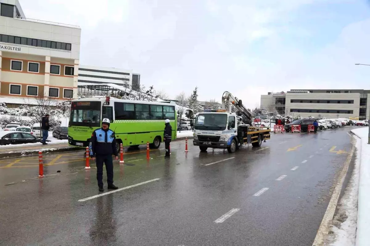 Kocaeli\'de Hatalı Park Denetimlerinde 2 Bin 736 Araç Çekildi