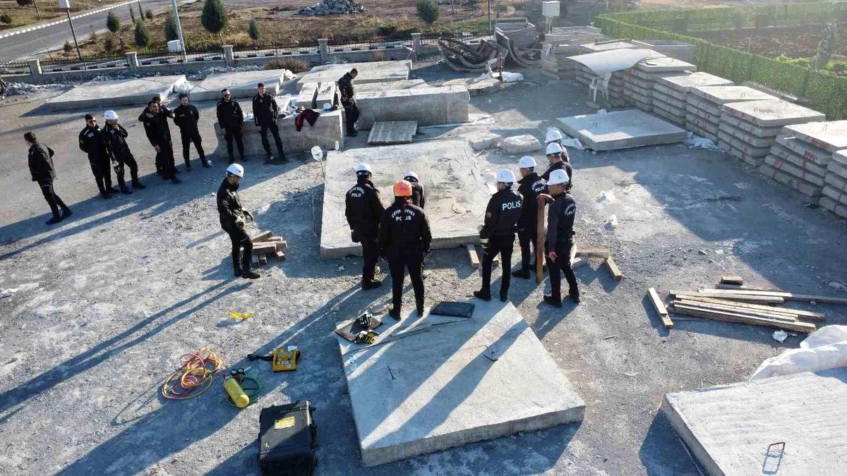 Kahramanmaraş\'ta Arama Kurtarma Eğitimi