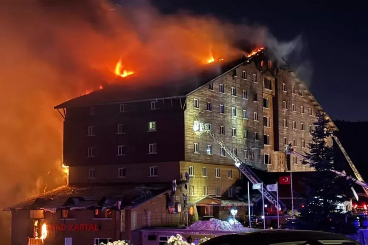 Bolu Kartalkaya 78 kişiye mezar olan Grand Kartal Otel\'in yıkılacağı iddiaları yalanlandı