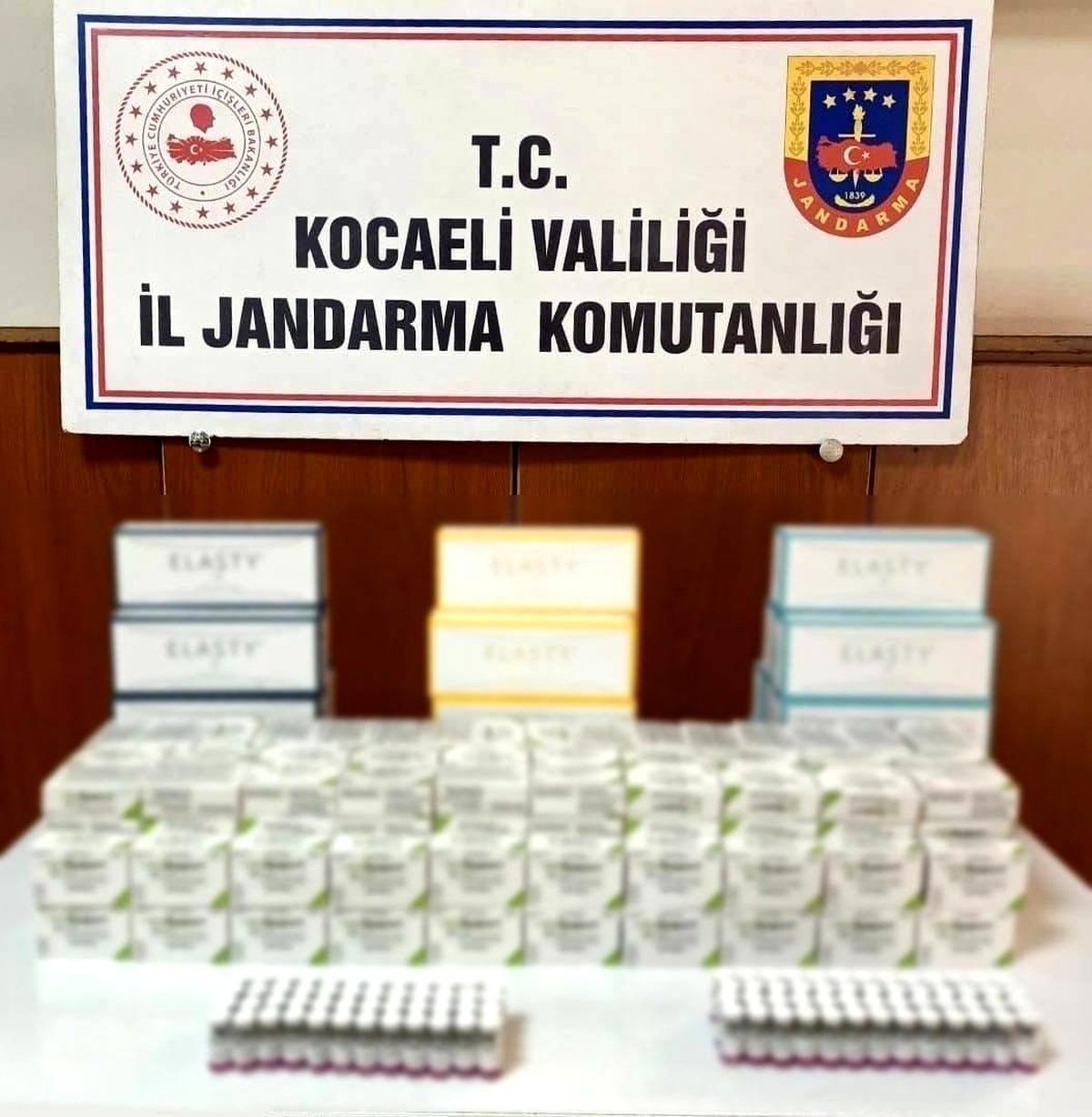 Gebze\'de Kaçak Estetik ve Tıbbi Malzeme Ele Geçirildi