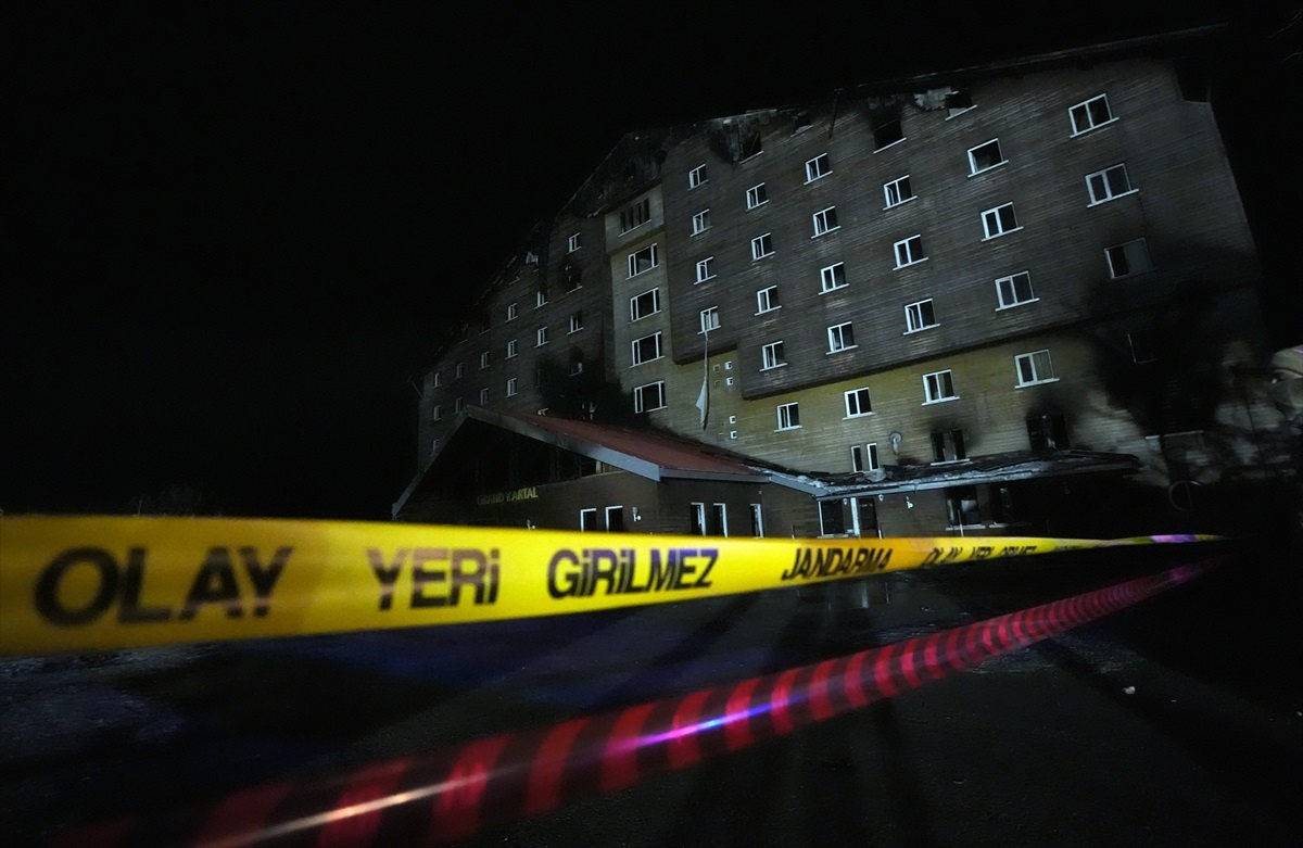 Grand Kartal Otel Ağır Hasarlı