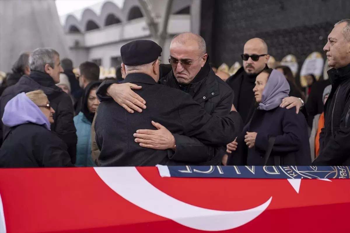 Fenerbahçeli Yüzücü Vedia Nil Apak ve Annesi Son Yolculuklarına Uğurlandı