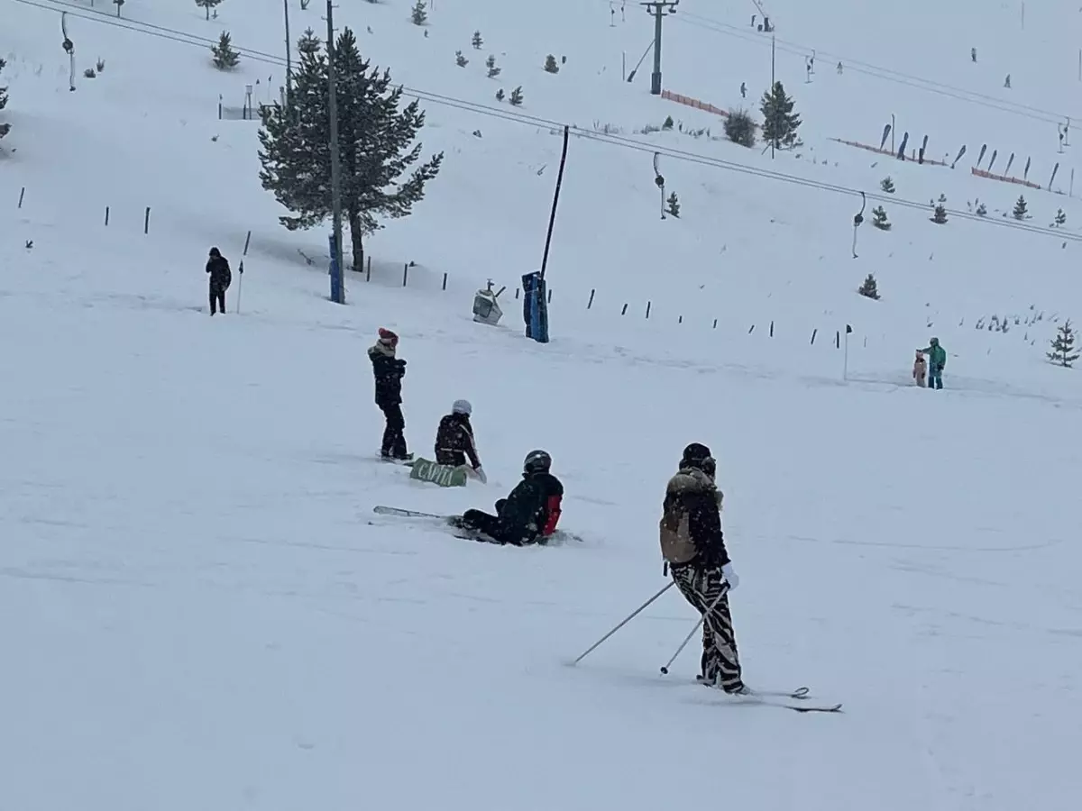 Kartalkaya\'da Yangın Sonrası Kayak Pistleri Yeniden Açıldı