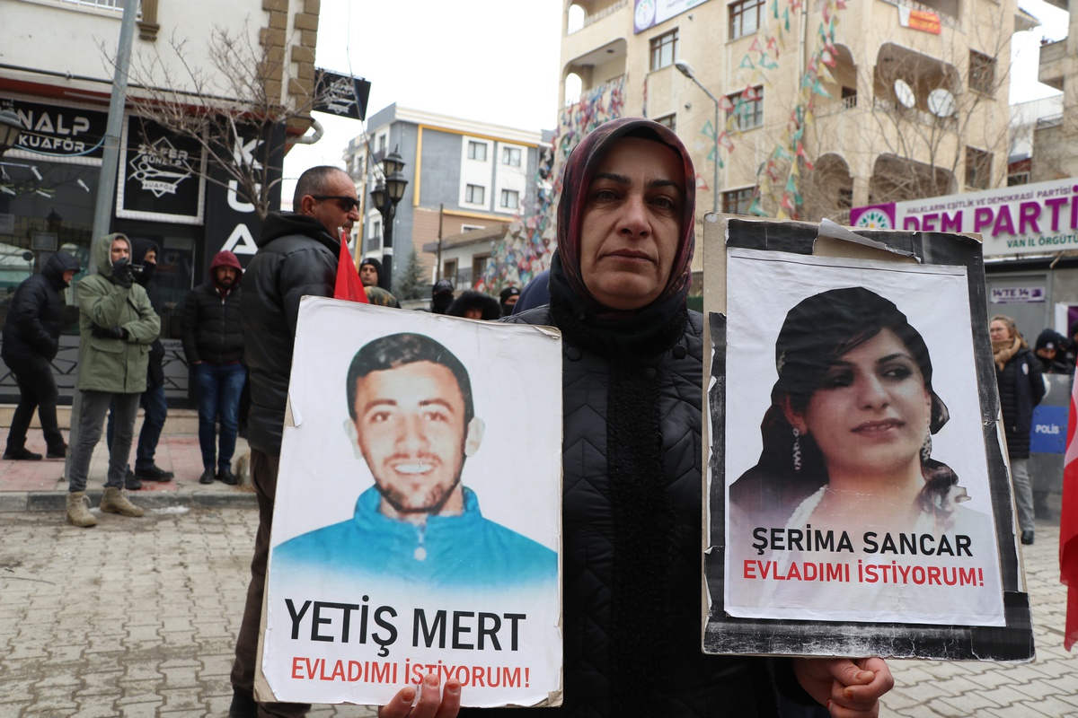 Kızı dağa kaçırılan anne: PKK\'dan evlatlarımızı istiyoruz