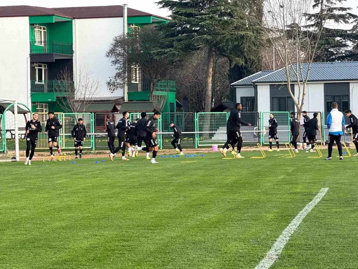 Kocaelispor\'da İki Oyuncuya Kulüp Bulmaları İstendi