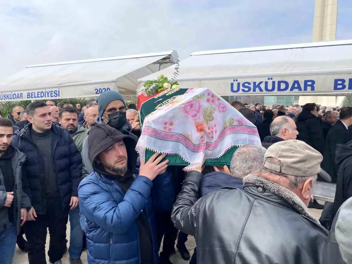 Bolu\'daki Yangında Hayatını Kaybeden Ailenin Cenazesi İstanbul\'da Toprağa Verildi