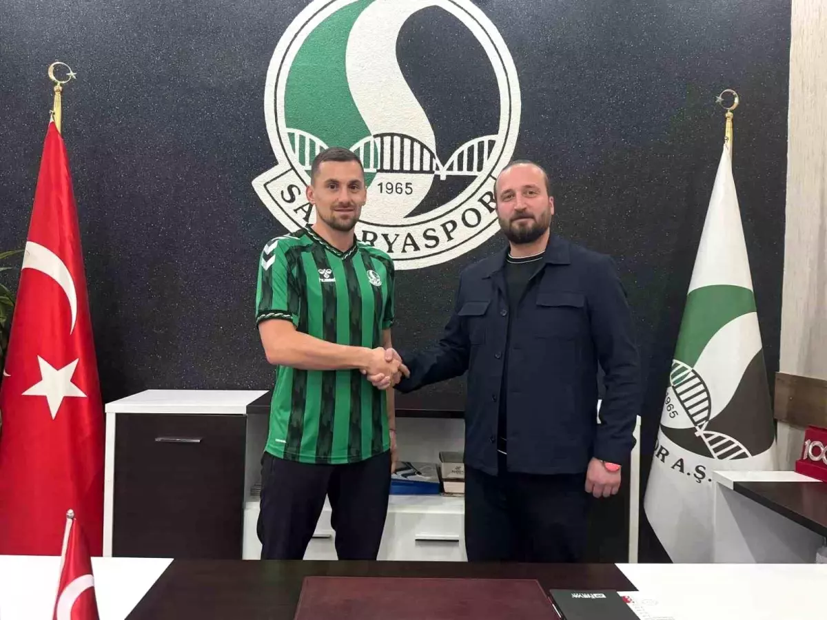 Sakaryaspor\'dan Burak Altıparmak Transferi