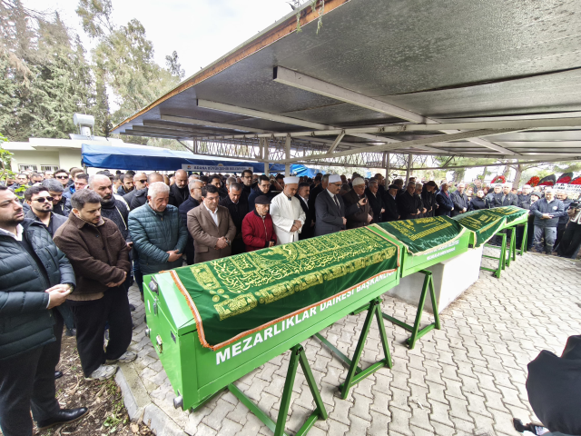 Tabutu açan anne, oğlunun cenazesine sarılarak öptü