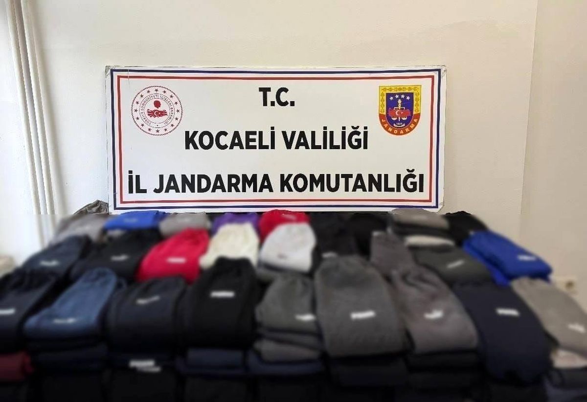 Kocaeli\'de Sahte Giyim Ele Geçirildi
