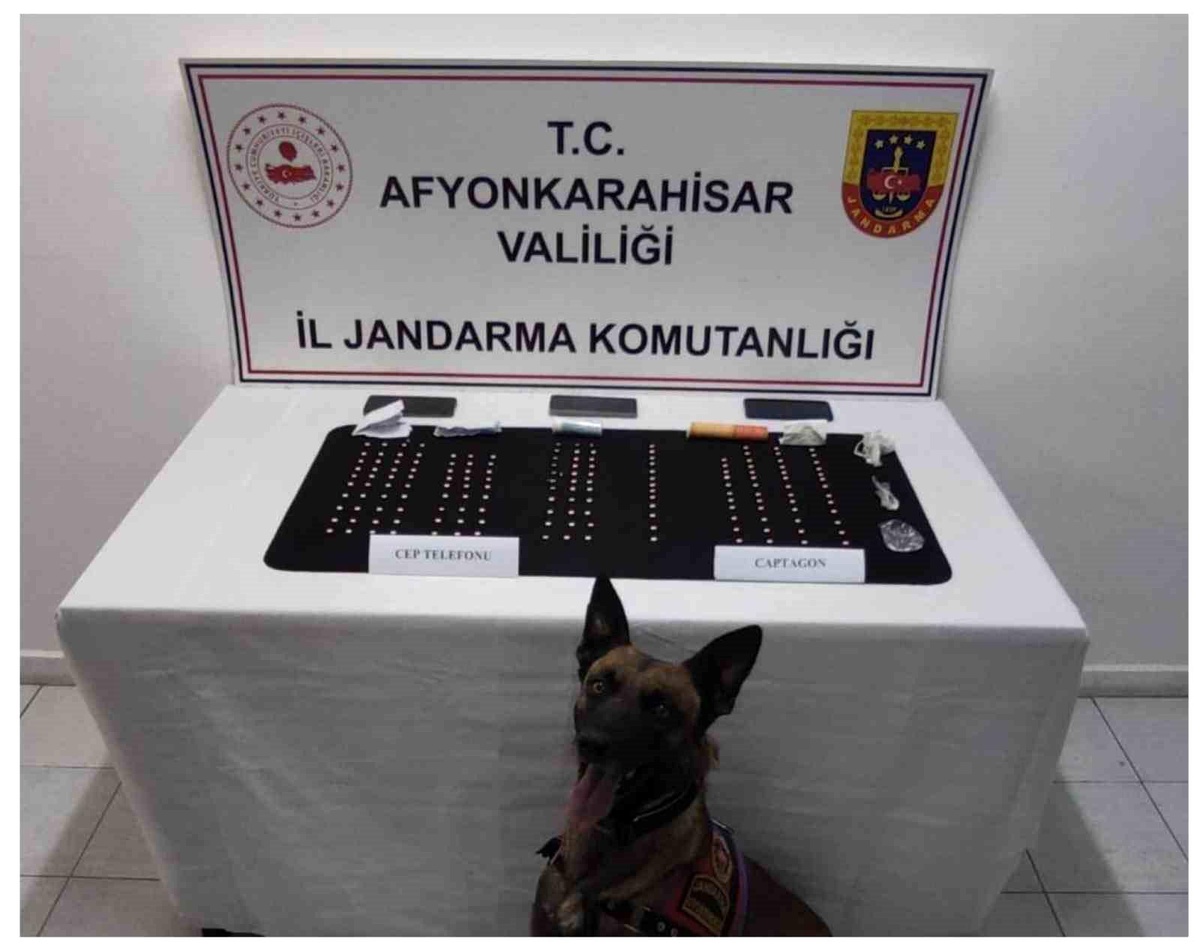 Afyonkarahisar\'da Uyuşturucu Operasyonu: 5 Gözaltı