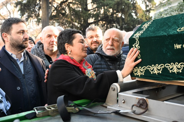 Yangında kızını kaybeden annenin kızına son bakışı kahretti