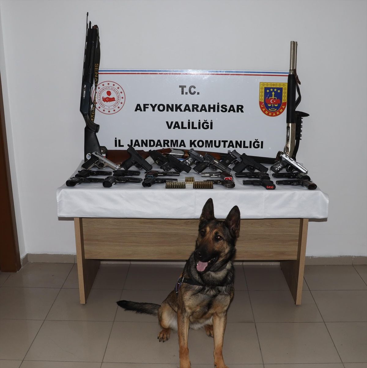Afyonkarahisar\'da Havaya Ateş Açan 17 Gözaltına Alındı