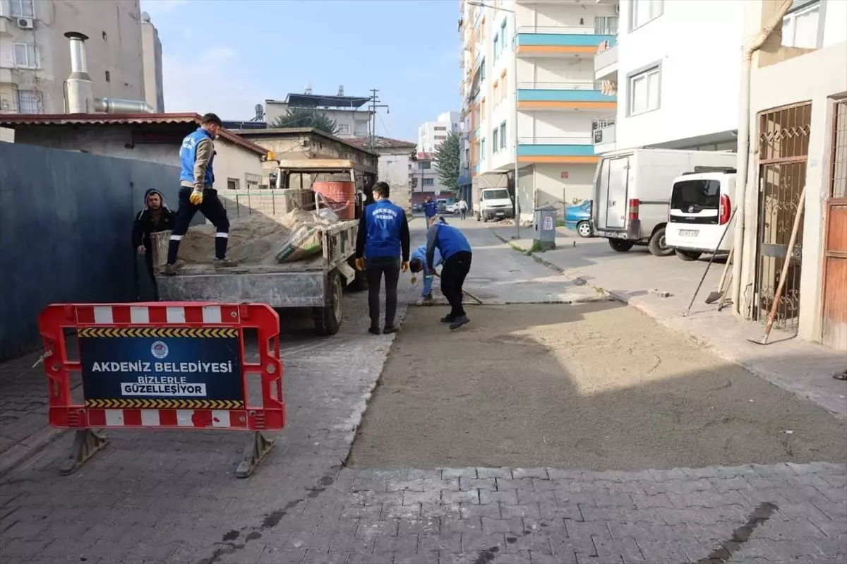 Mersin Akdeniz\'de Yol ve Kaldırım Yenileme Çalışmaları