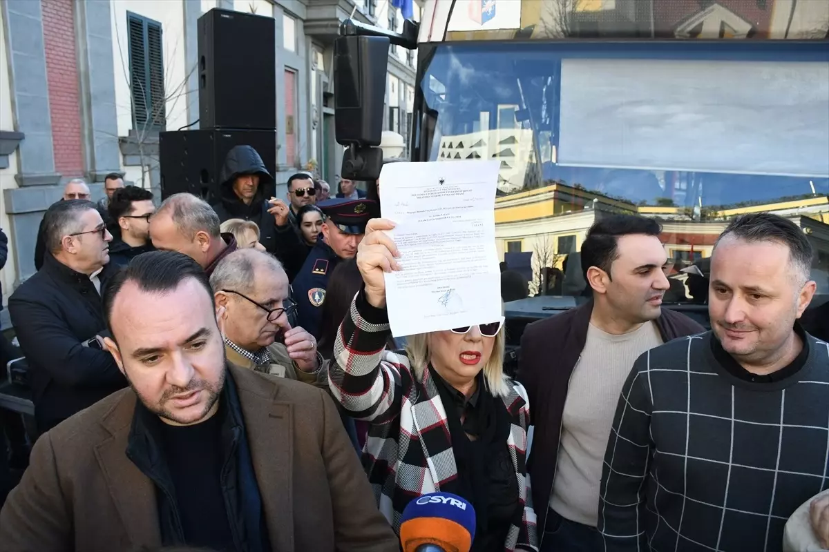 Tiran’da Yolsuzluk Gösterileri Devam Ediyor