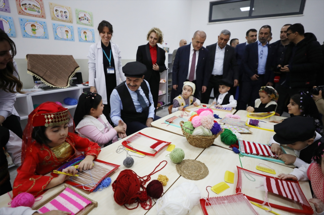 Bakan Tekin'den oldukça konuşulacak 'müfredat' çıkışı: Çocuklar Fatiha okusun, taziye öğrensin