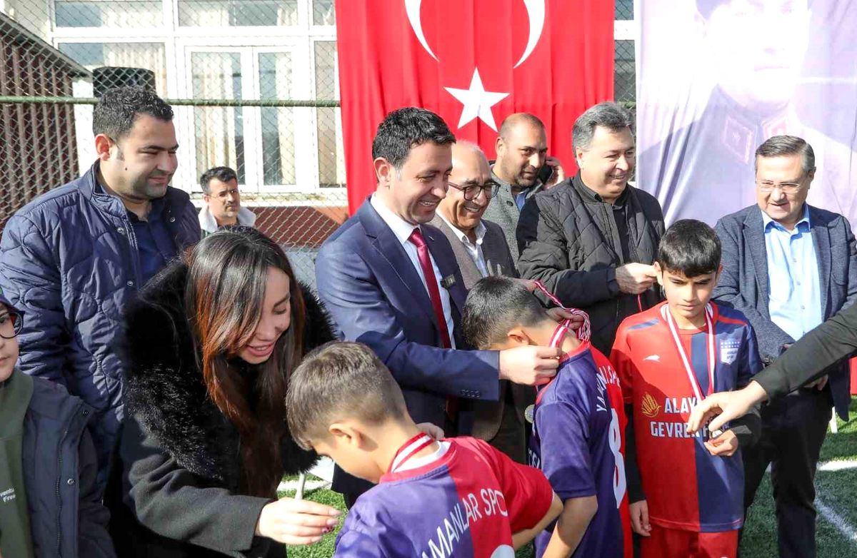 Bayraklı\'da U-10 Cup turnuvası görkemli finalle tamamlandı