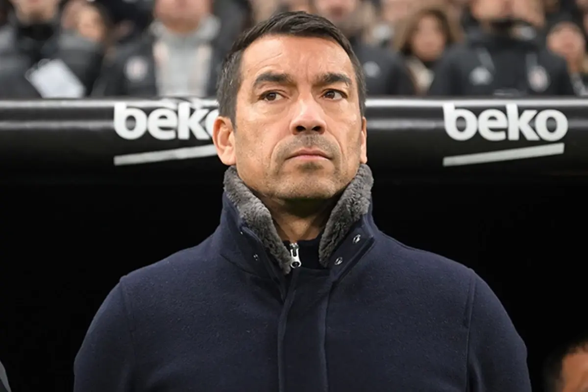 Beşiktaş\'ın kovduğu Van Bronckhorst işsiz kalmadı