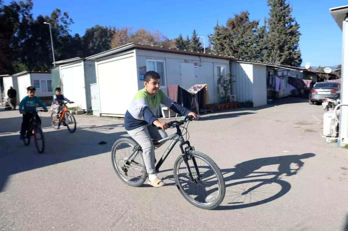 Depremzede Çocuğun Bisikleti Çalındı