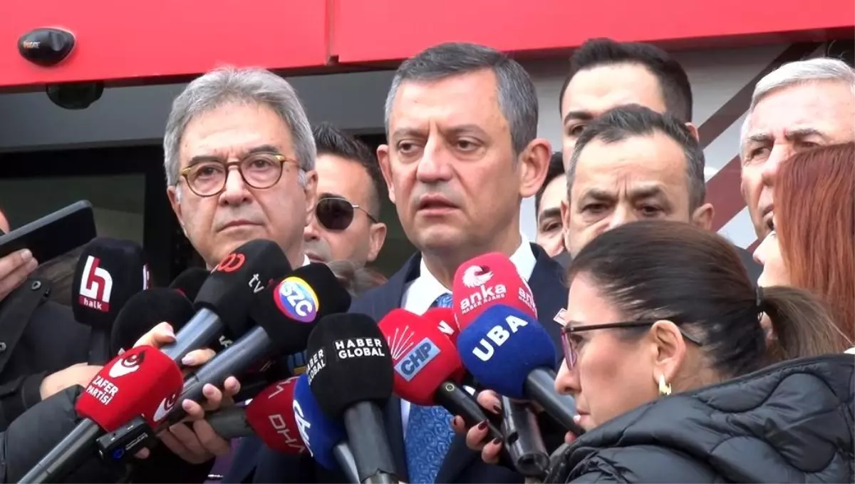 CHP Genel Başkanı Özgür Özel, Zafer Partisi\'ni Ziyaret Etti