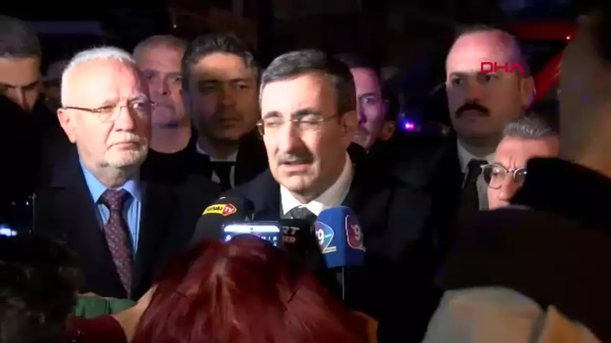 Eski Binanın Yıkılması Sonucu Arama Kurtarma Faaliyetleri Başlatıldı