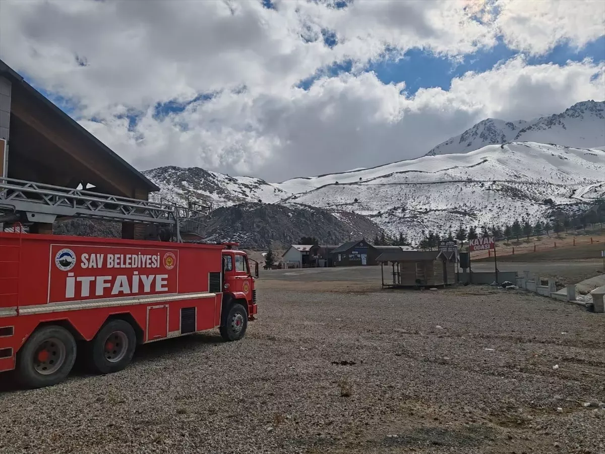 Davraz Kayak Merkezi\'nde İtfaiye Aracı Görevlendirildi