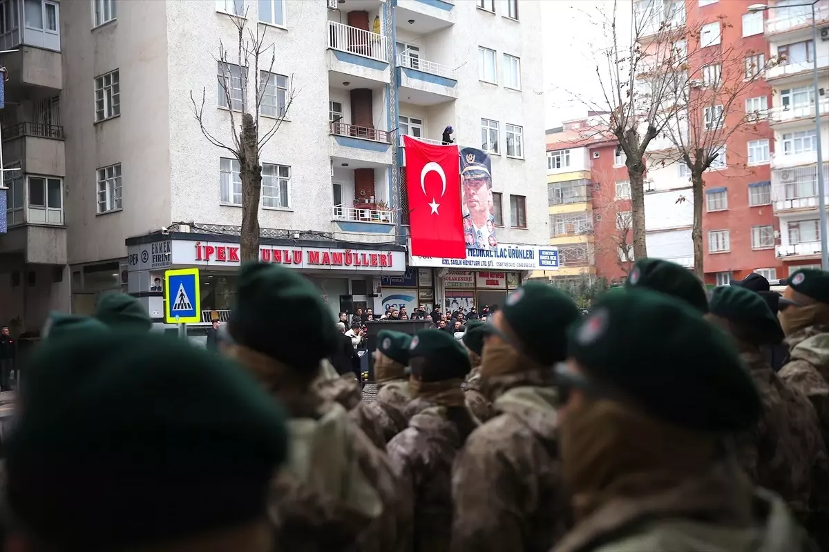 Diyarbakır\'da şehit edilen Gaffar Okkan ve 5 polis memuru törenle anıldı