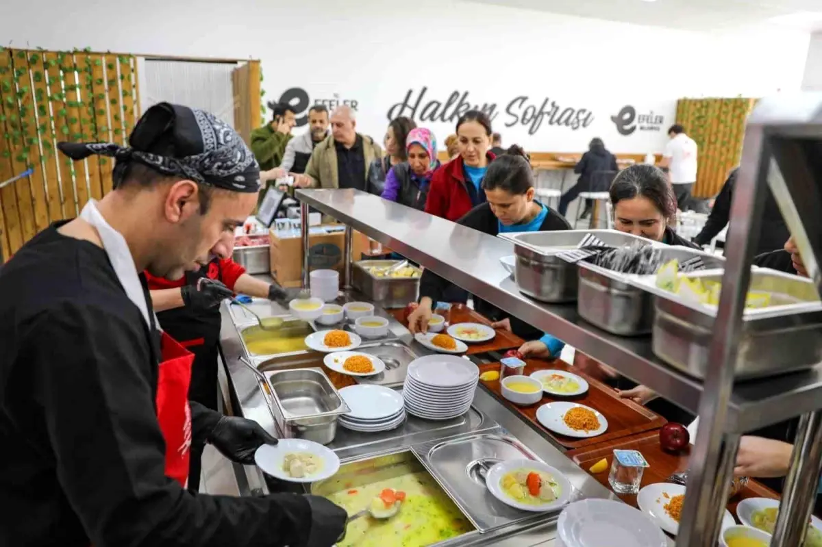 Efeler Belediyesi\'nin Kent Lokantası Yoğun İlgi Görüyor