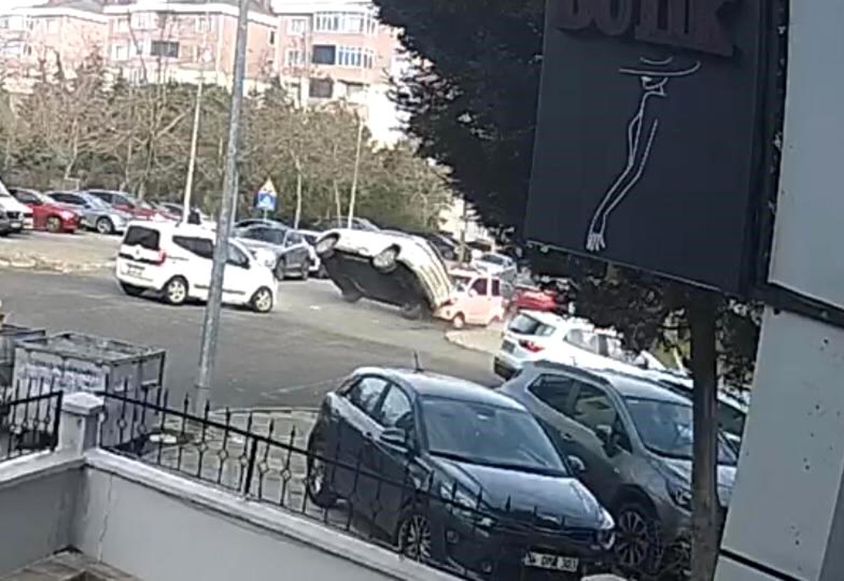 Tekirdağ\'da Elektrikli Otomobil Takla Attı, Eski Belediye Başkan Yardımcısı Kaza Yapmadı