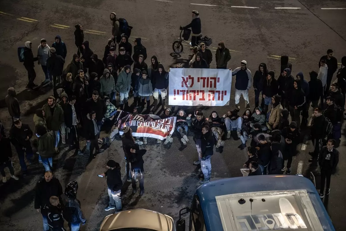 İsrailliler Kalkilya\'da Protesto Gösterisi Düzenledi