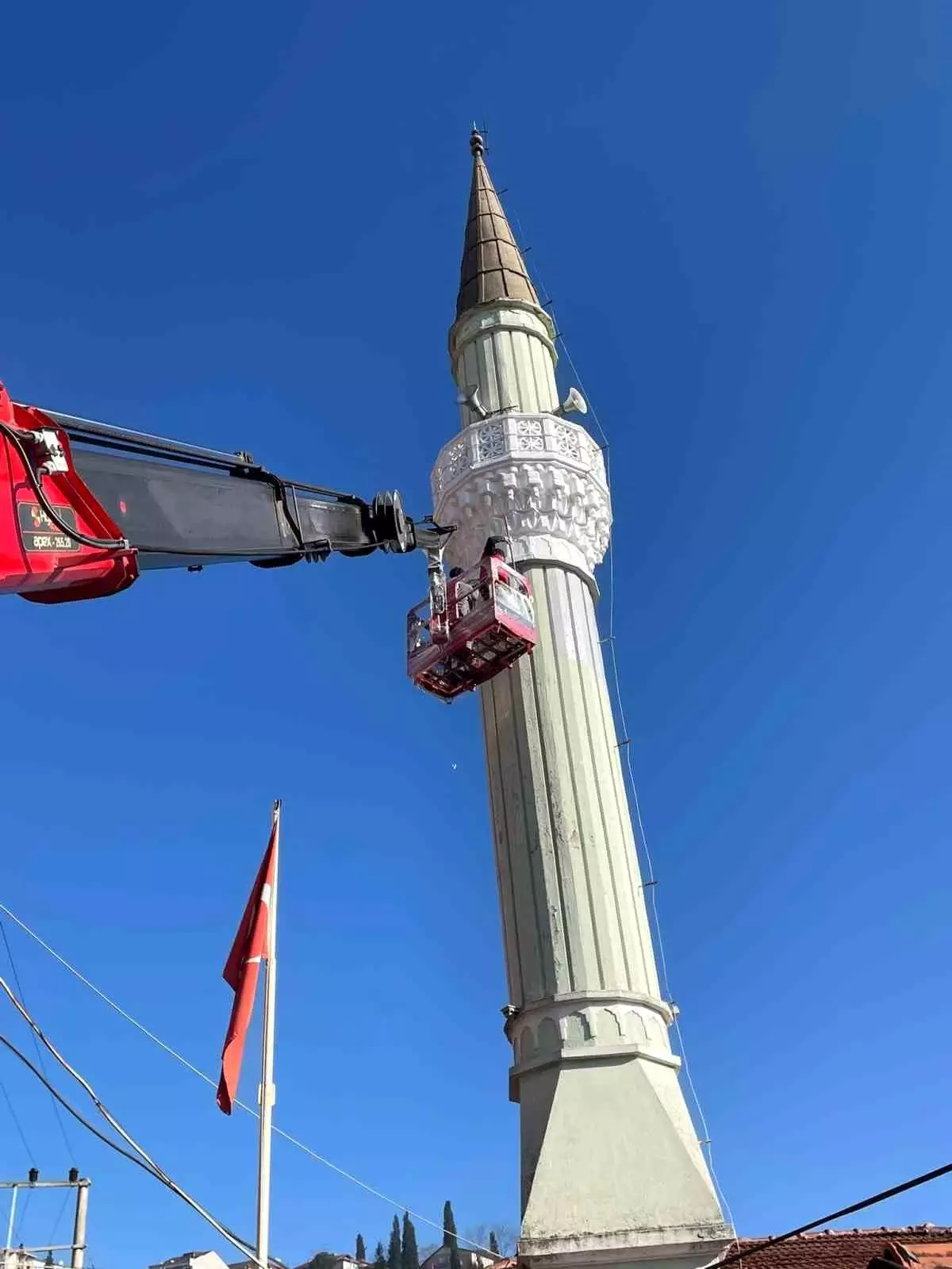 Bağlar Yolu Cami\'nin Yenileme Çalışmaları Tamamlandı