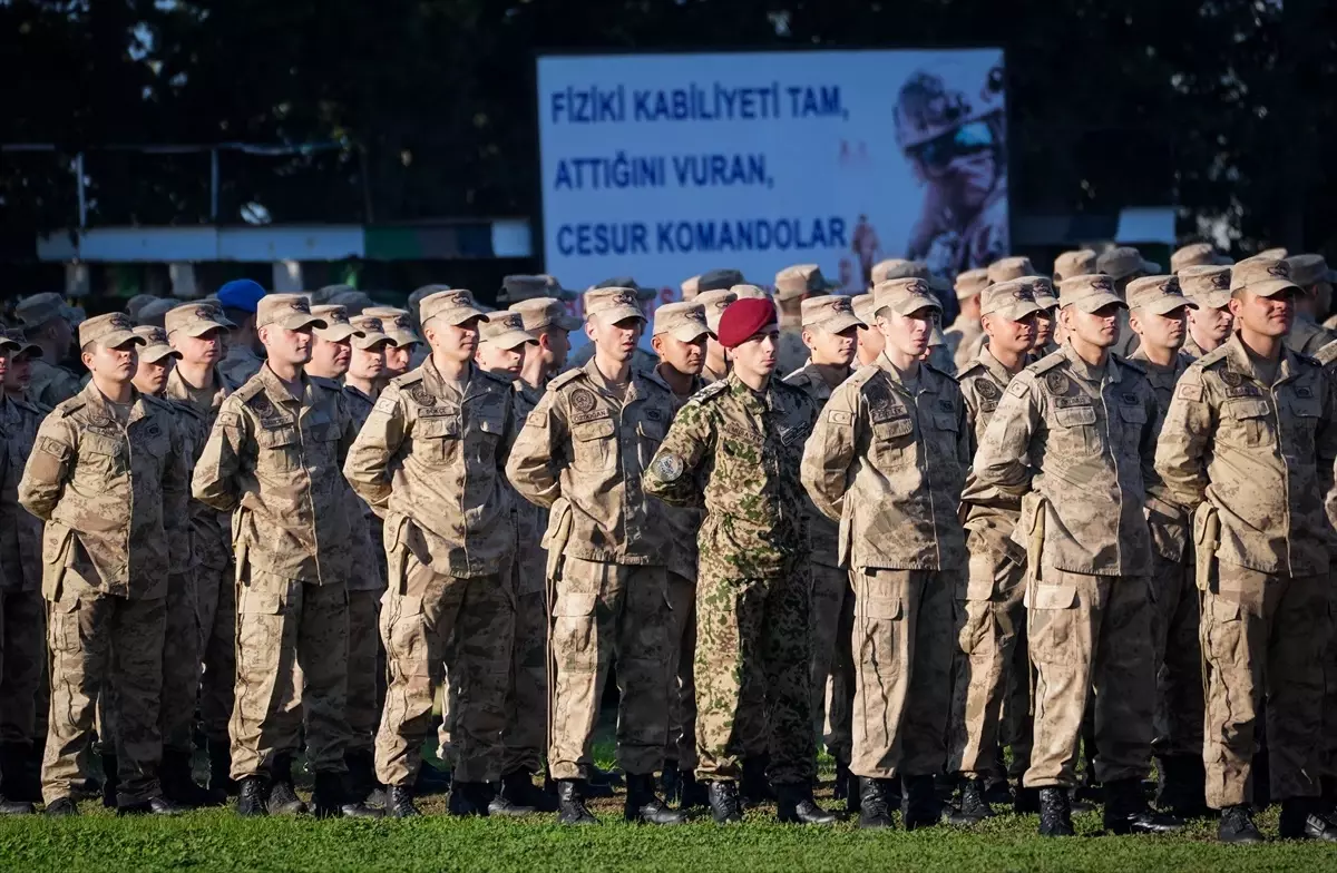 İzmir\'de 479 jandarma subay adayı komando kursunu tamamladı