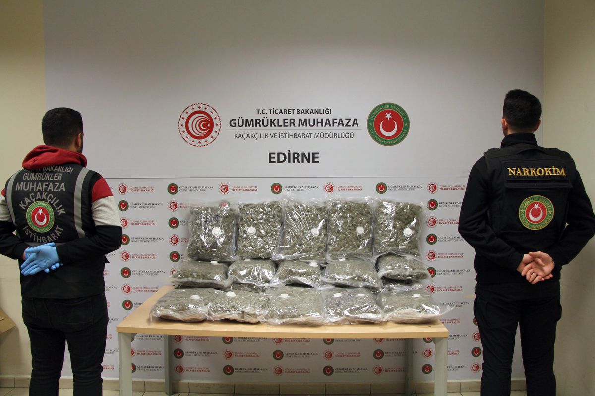 Kapıkule Sınır Kapısı\'nda Uyuşturucu ve Silah Ele Geçirildi