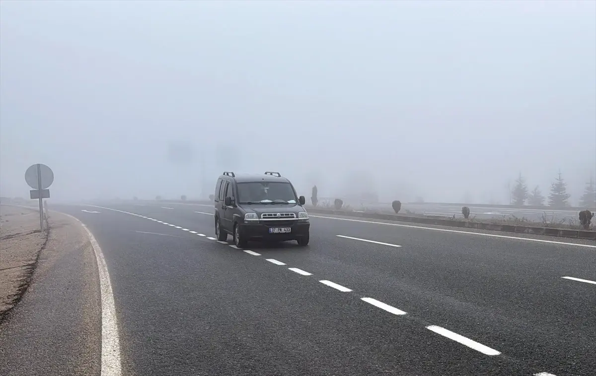 Kastamonu\'da Sisin Etkisi: Görüş Mesafesi 50 Metreye Düştü