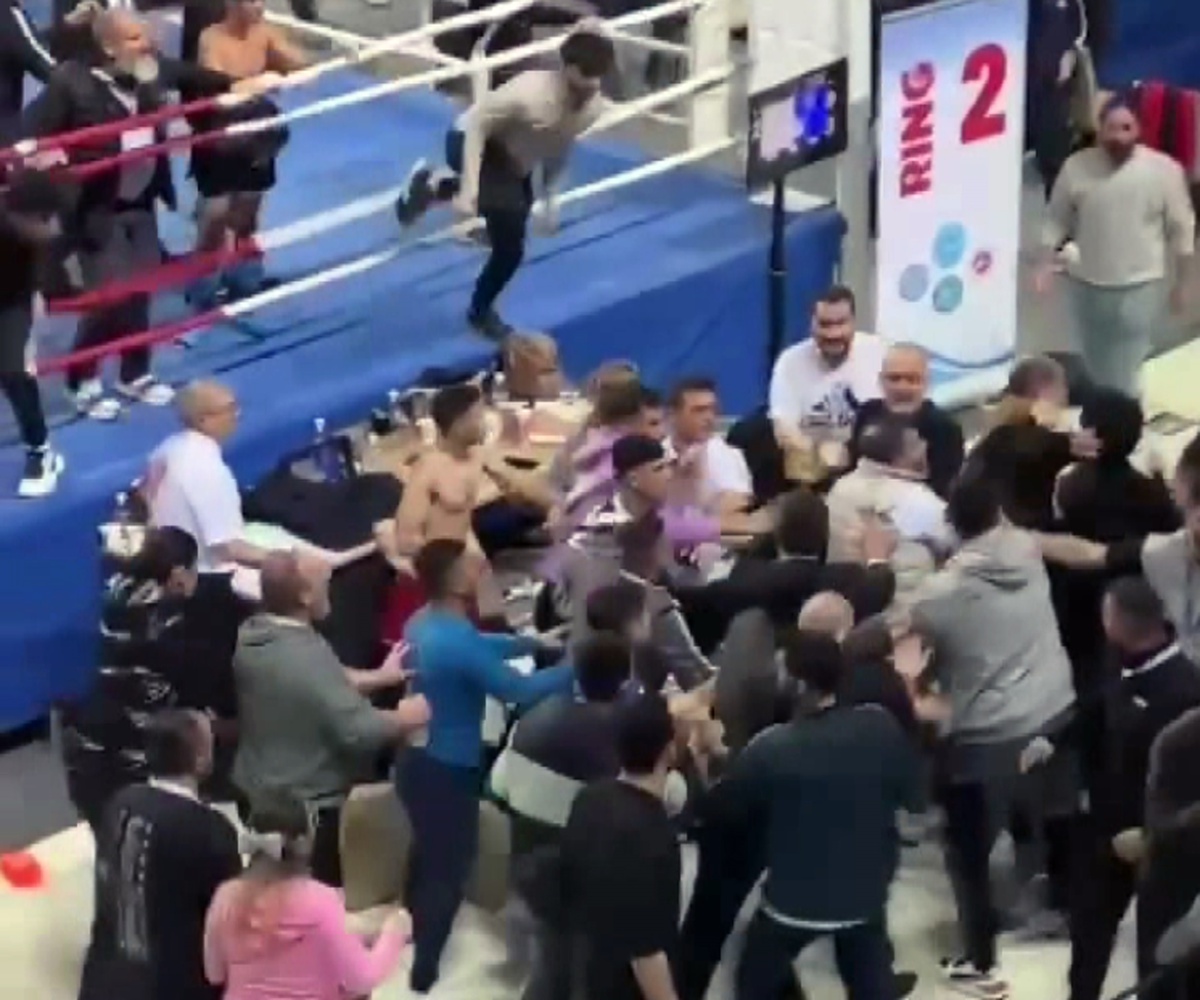 Kick Boks Şampiyonası\'nda Kavga: 4 Hakem Yaralandı, 5 Gözaltı