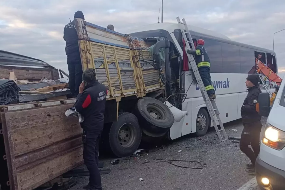 Konya\'da zincirleme kaza! Yolcu otobüsündeki 3 kişi öldü, 33 kişi yaralandı