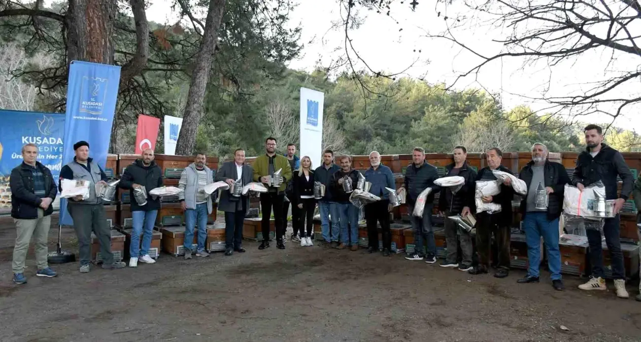 Kuşadası Belediyesi\'nden arıcılara malzeme desteği