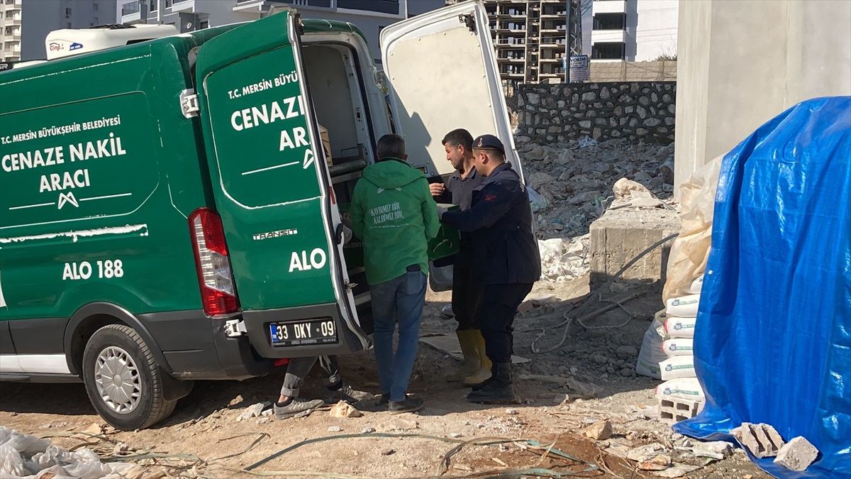 Erdemli\'de İnşaatta İşçi Düşerek Hayatını Kaybetti