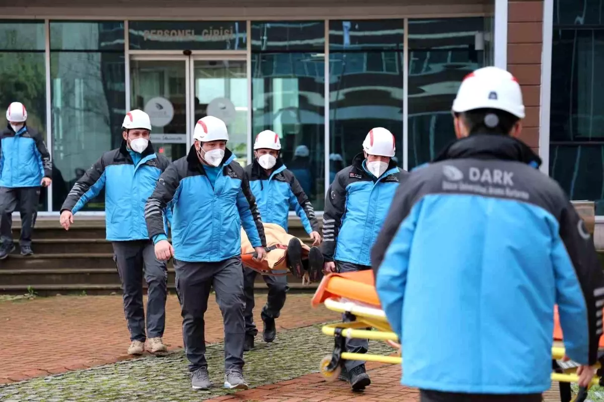 Düzce Üniversitesi\'nde Yangın Tahliye Tatbikatı