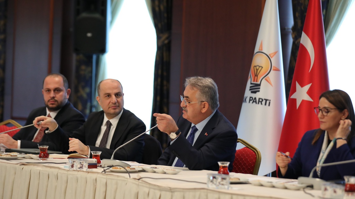 AK Parti\'li Yazıcı: Yeni anayasanın mimari tasarımını şekillendiriyoruz