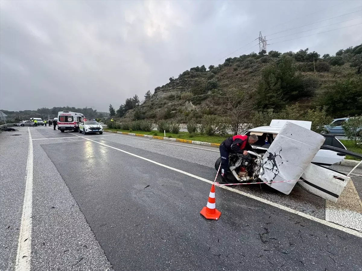 Söke\'de Trafik Kazası: 1 Ölü, 4 Yaralı