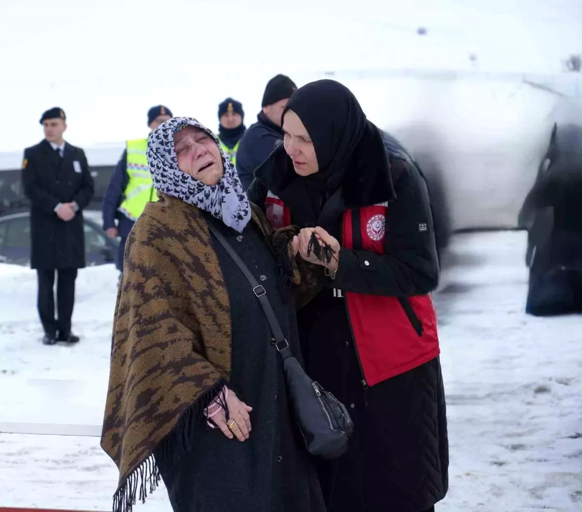 Bayburt\'ta son yolculuğuna uğurlanan Kıbrıs Gazisi Müslim Yarar\'ın ablasının sözleri yürekleri dağladı