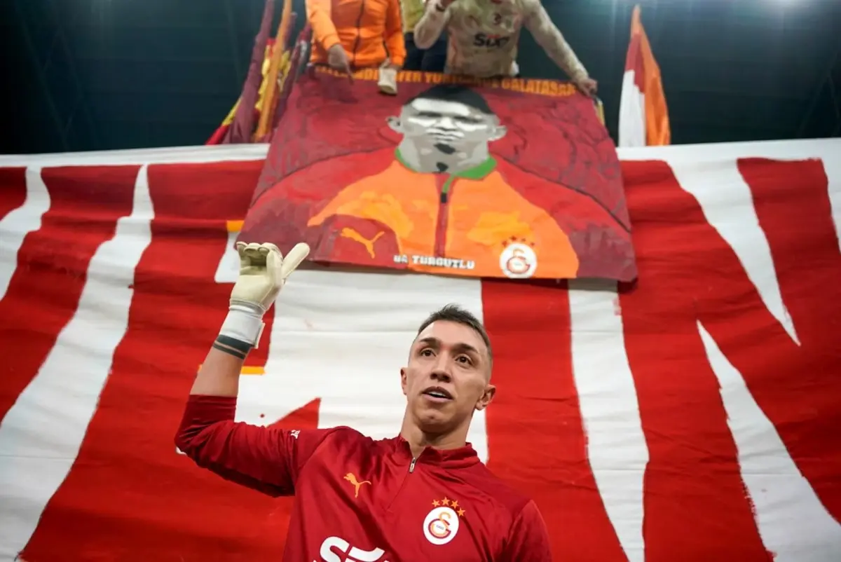 Galatasaray Kalesini Gole Kapadı