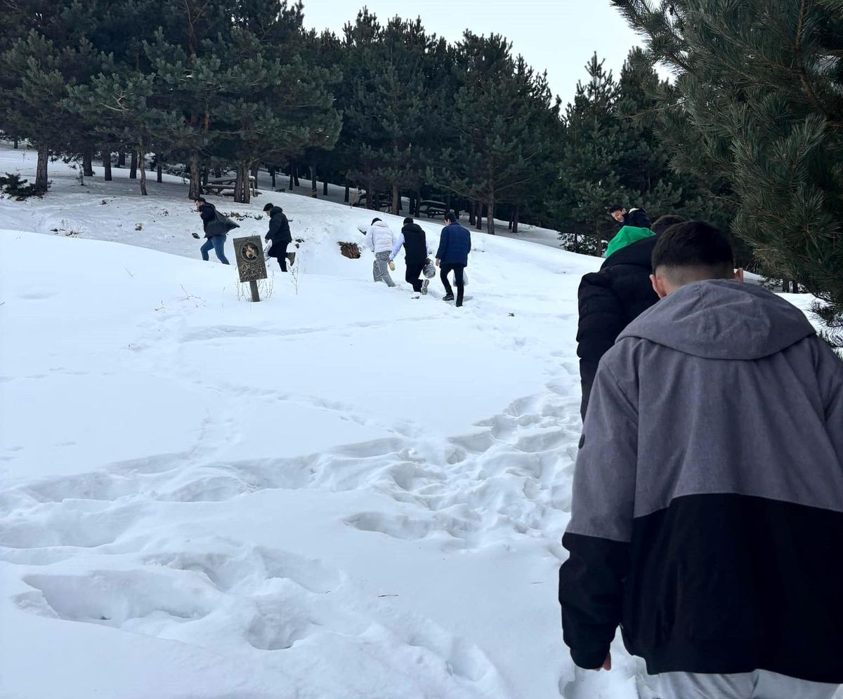 Gençler Doğaya Destek İçin Yem Bıraktı